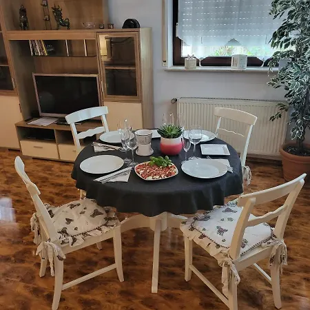 Appartamento Fuer 4 Personen Mit Schnellem Wlan, Glasfaser, Tv Paket
